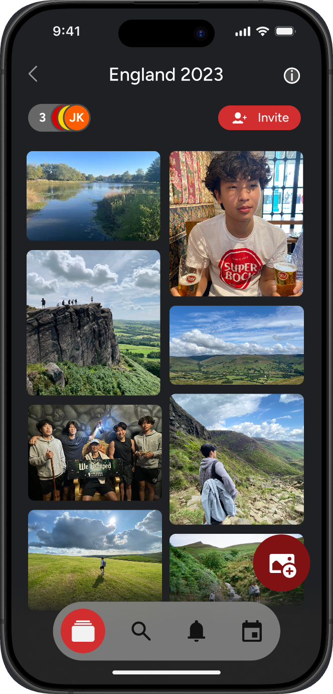 PhotoCircle shared album screen